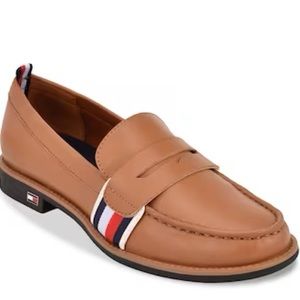Tommy Hilfiger Karvel Penny Loafer Tan, Women’s 9.5